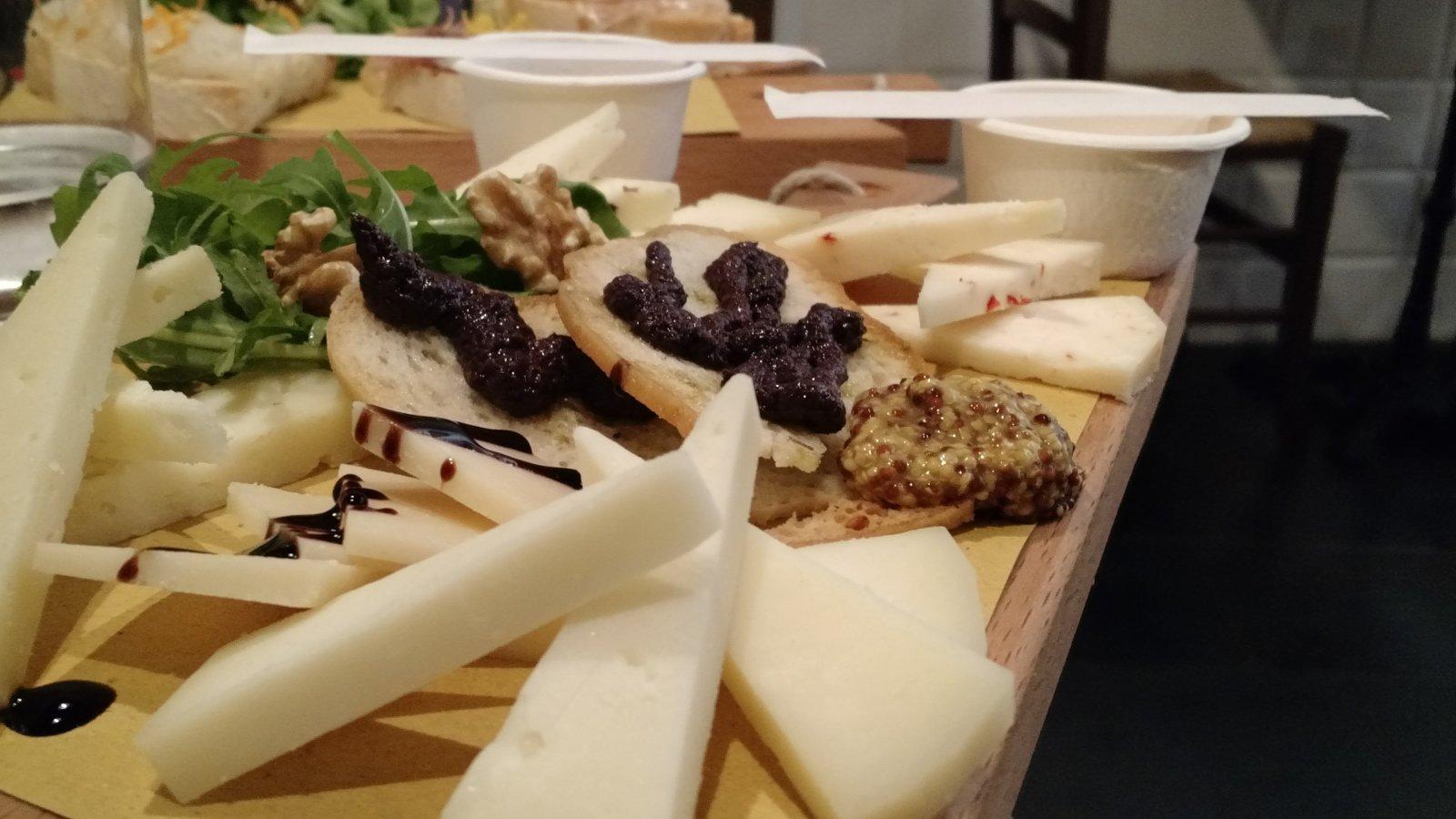 Show-off pictures from Florence. This was a cheese plate.