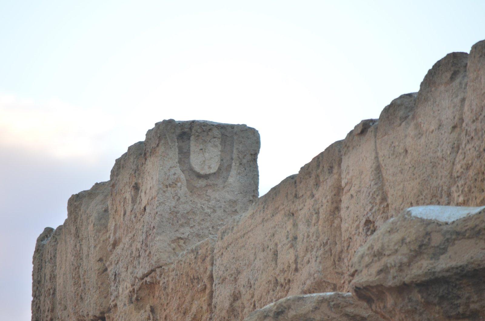 The "u" shows where the rope would have been inserted to lift the huge rocks.